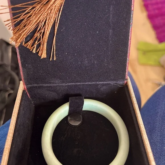 Authentic Jade bracelet - Picture 6 of 8